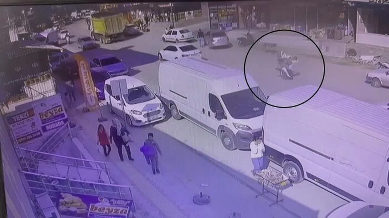 Şov Uğruna Canını Hiçe Sayan Motosikletli, Kaza Yapınca Arkasına Bakmadan Kaçtı