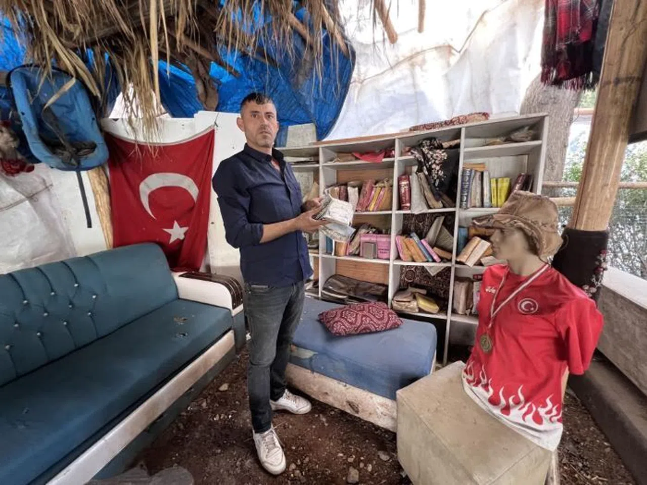 Depremde Enkazdan Çıkarılan Eşyaların Sergilendiği Alanın Gelecek Nesillere Aktarılmasını İstiyor
