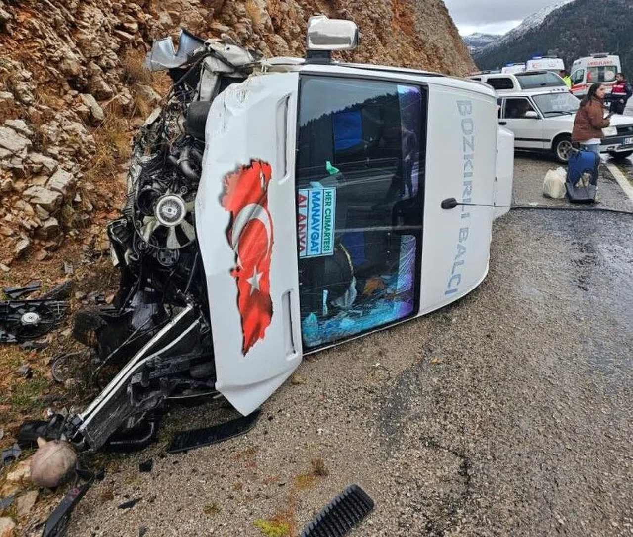 Yolcu Minibüsü Devrildi: 9 Yaralı