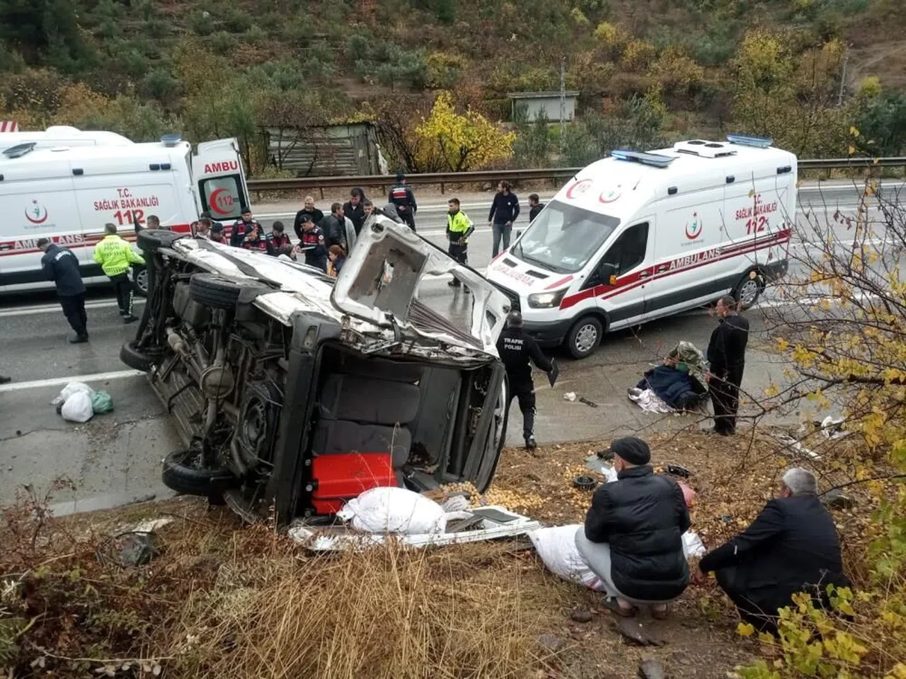 Yolcu minibüsü devrildi: 6 kişi yaralandı