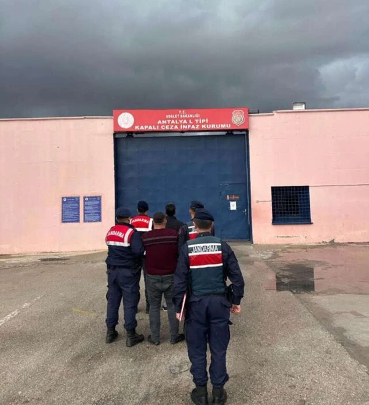 Jandarma 72 Saatte, 172 Aranan Şahsı Yakaladı