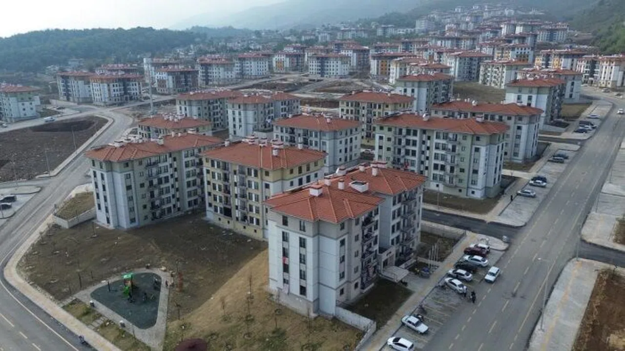 Teknoloji Devi Baykar'ın İnşa Ettiği Deprem Konutları Afetzede Ailelere Yuva Oldu