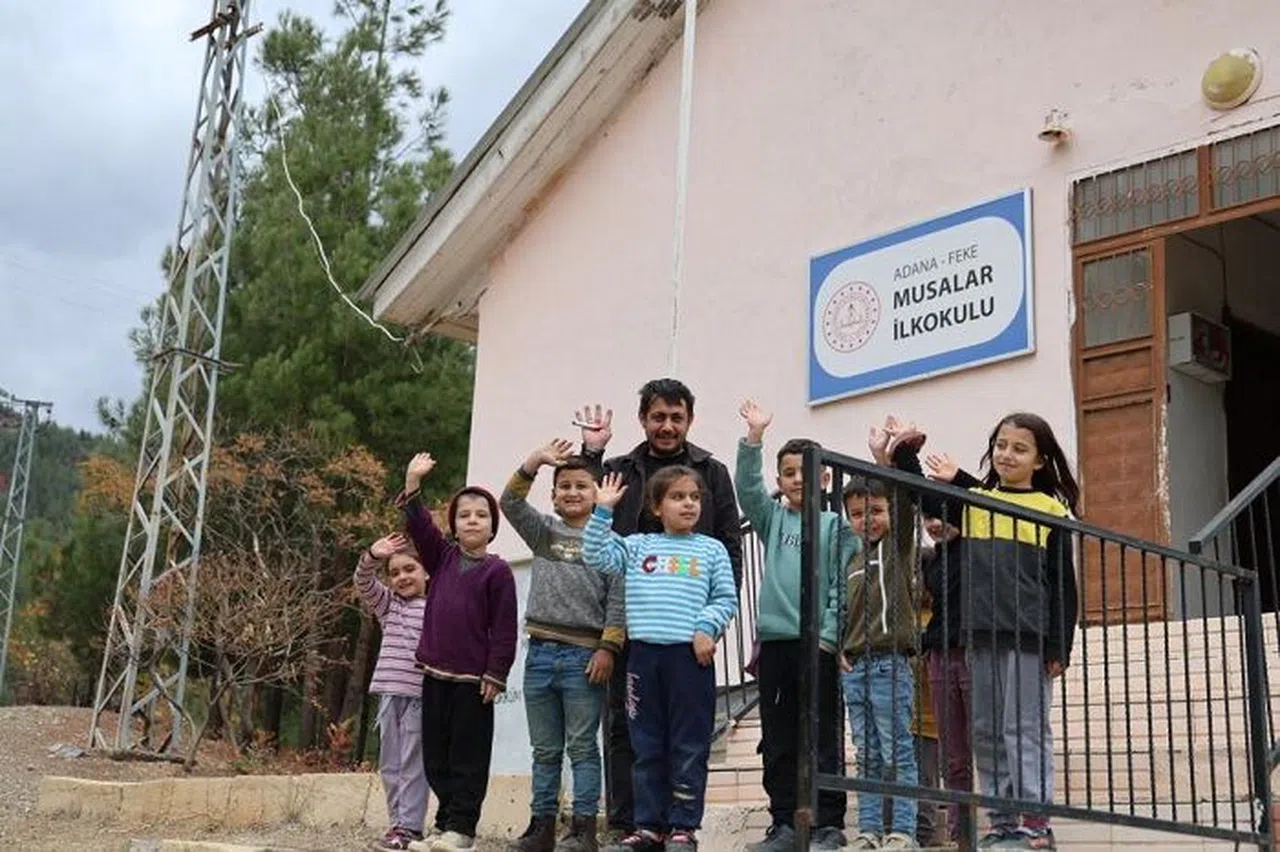 Dağ Köylerindeki Eli Öpülesi Öğretmenler