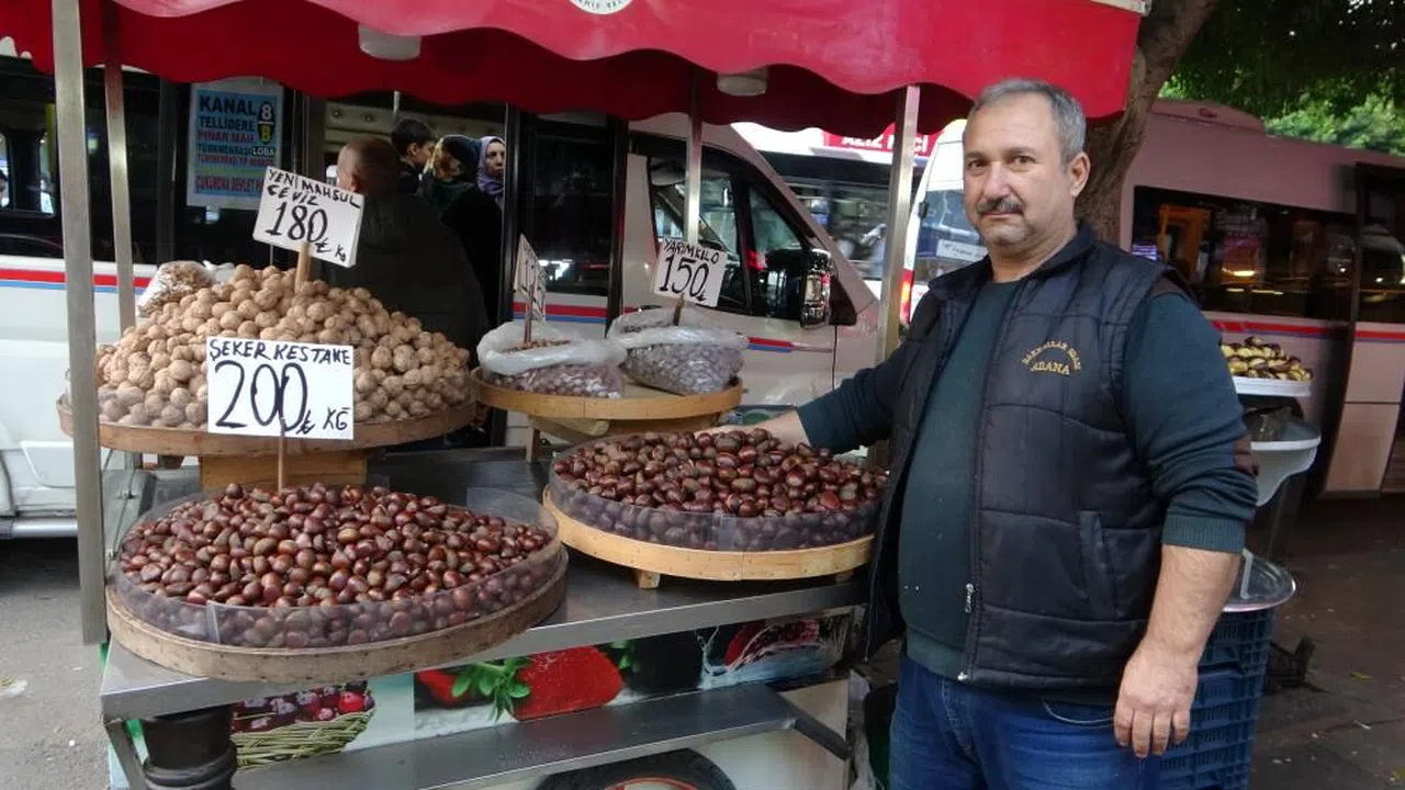Kışın Vazgeçilmez Sokak Tatlarından Kestane Kebap Tezgahları Kuruldu