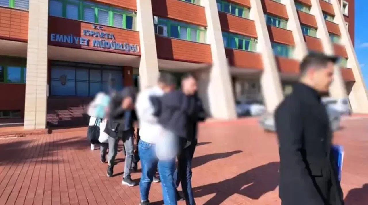 Arkadaşlık Vaadiyle Dolandırıcılık Yapan Çete Çökertildi
