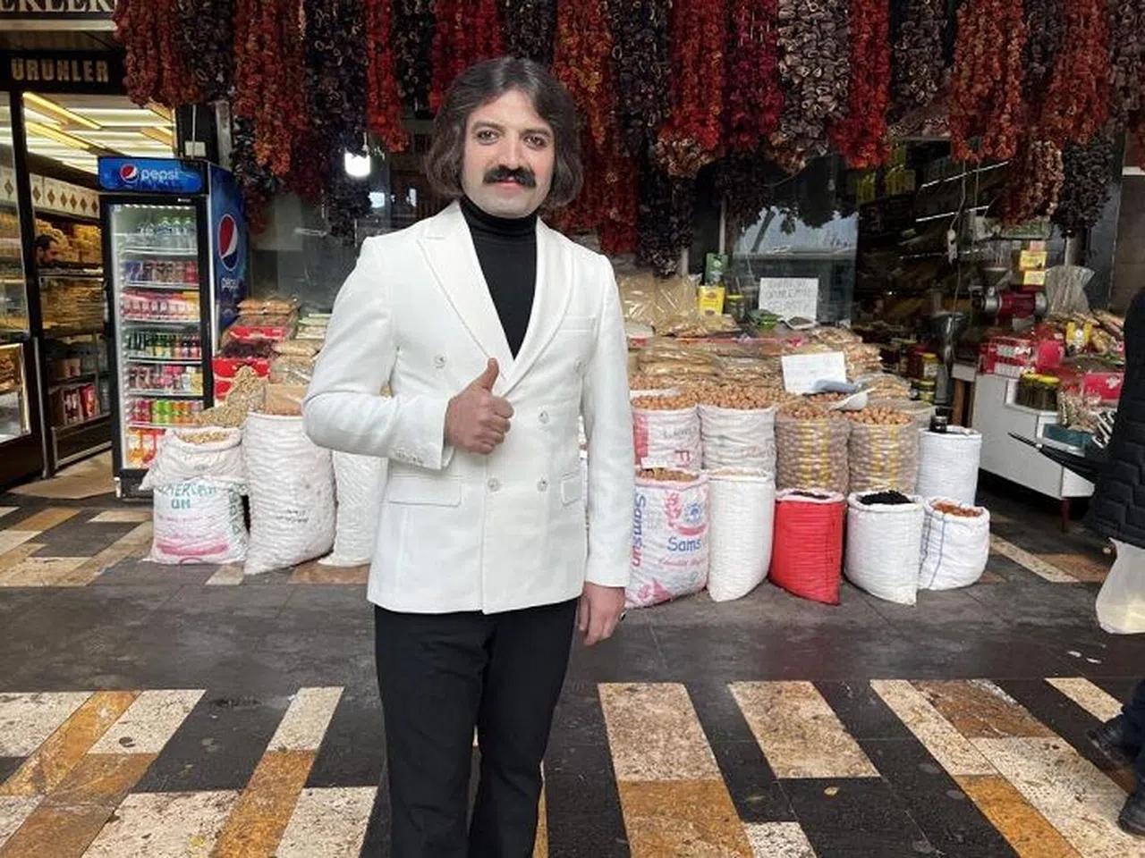 Ferdi Tayfur Tarzıyla Zamanı Durduran Kahramanmaraşlı