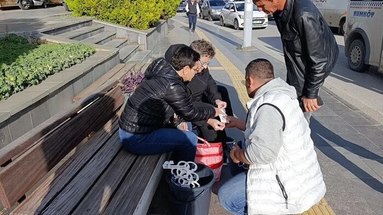 Kaza Yapan Minibüs Sürücüsüne Alman Yolcudan KDV'li 'Kova' Cezası