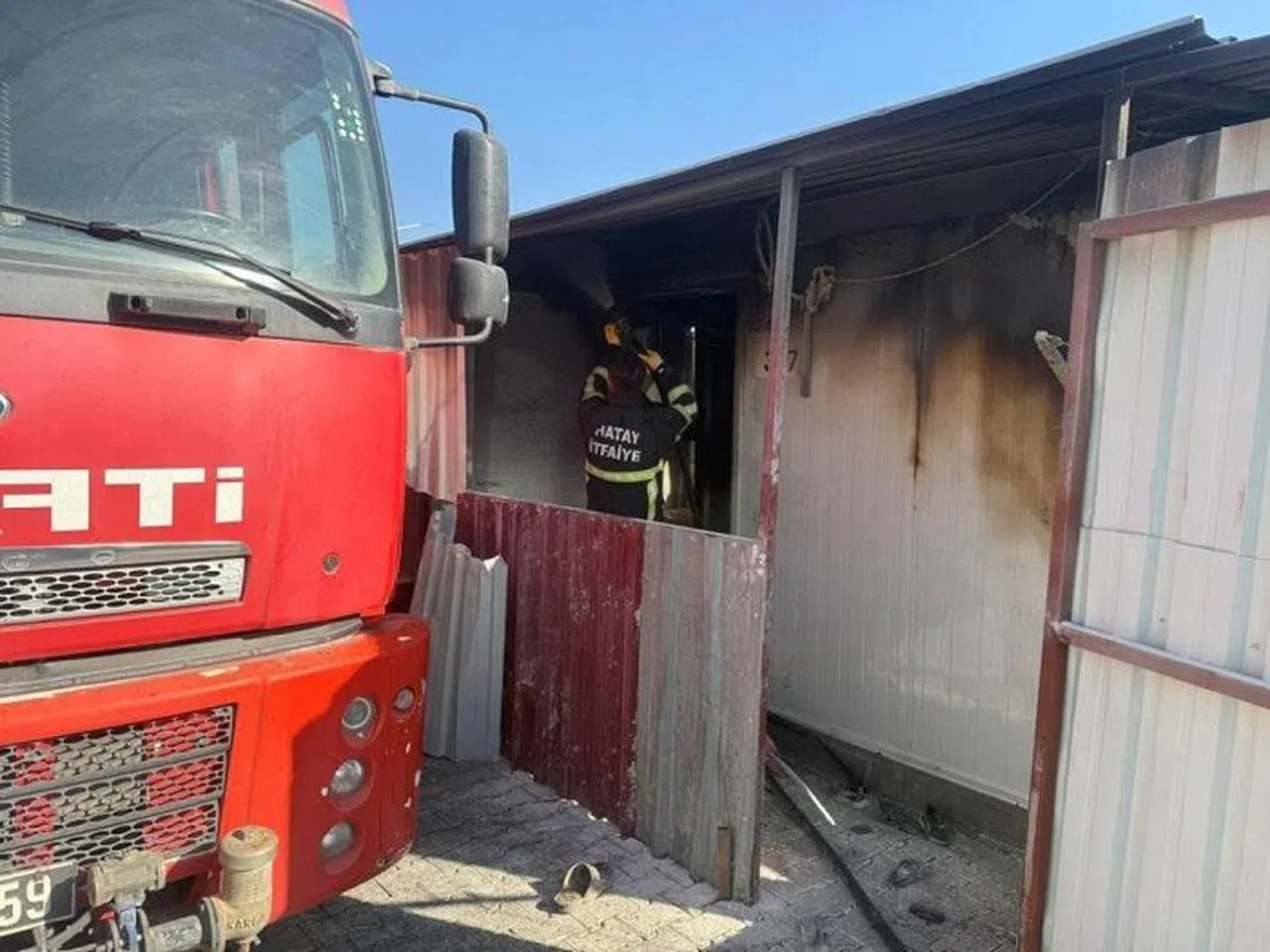 Depremzede Vatandaşların Yaşadığı Konteyner Yandı