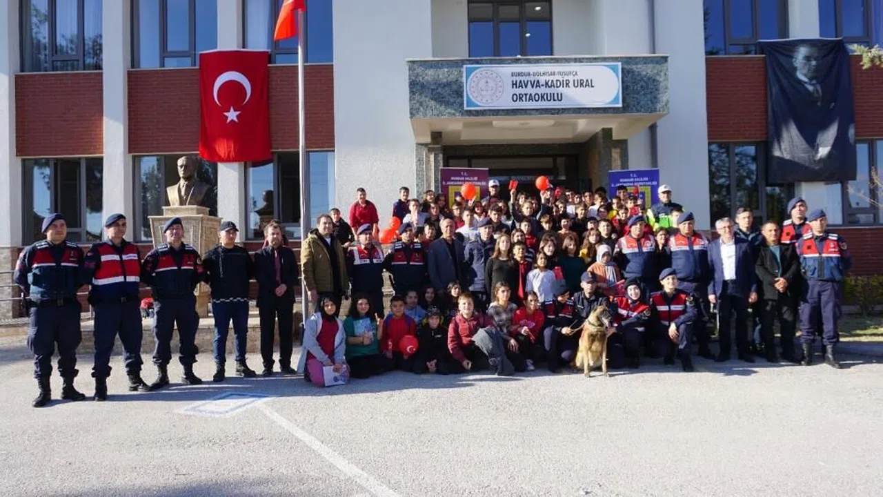 Minik öğrenciler jandarma teşkilatıyla tanıştı