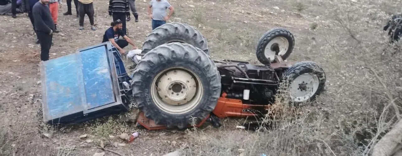 Traktör Devrildi, Baba Öldü Kızı Yaralandı