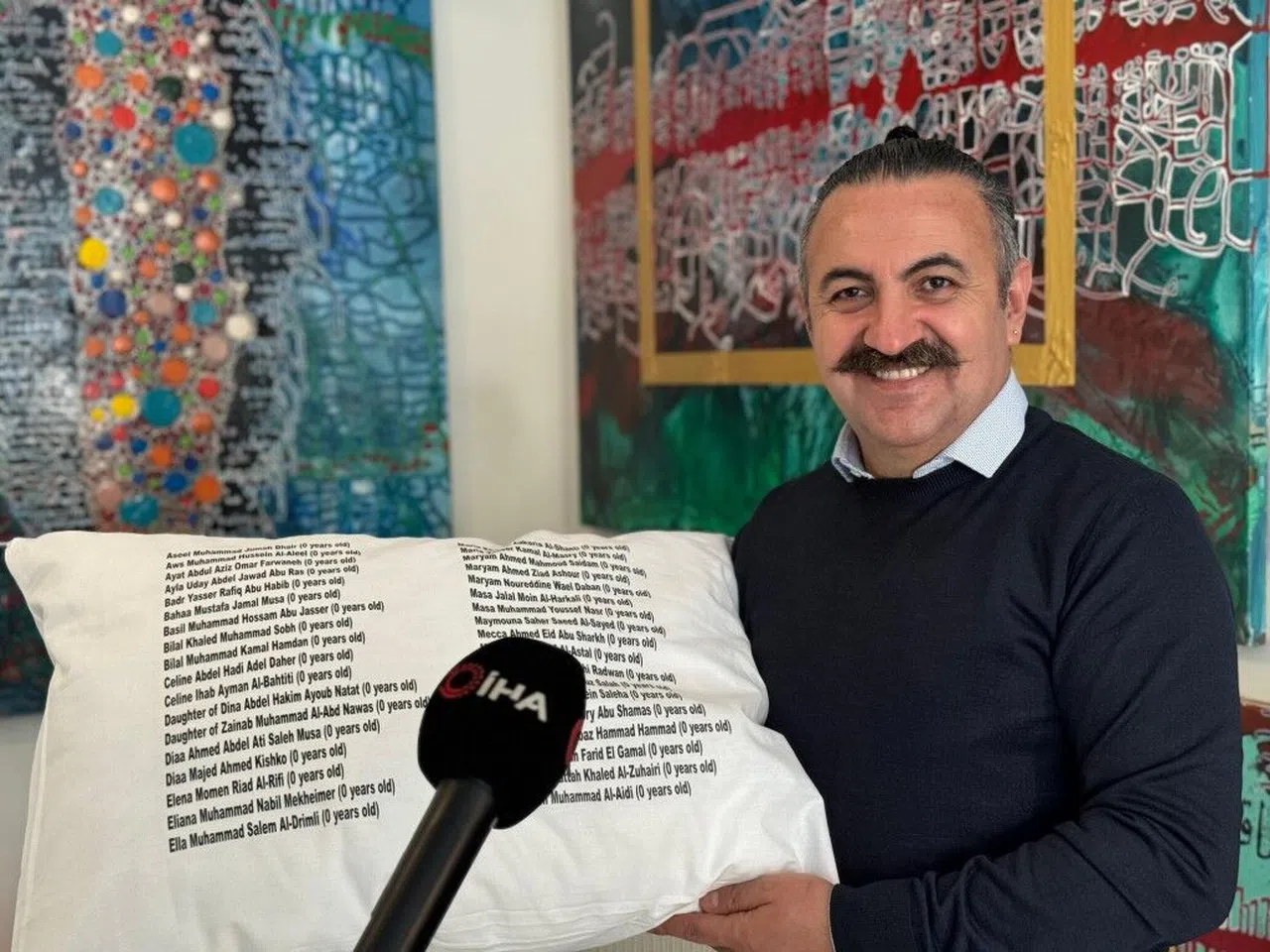 Ressamdan Anlamlı Proje: Savaşta Yaşamını Yitiren Çocukların İsimleri Yastıklarda Yaşatılıyor