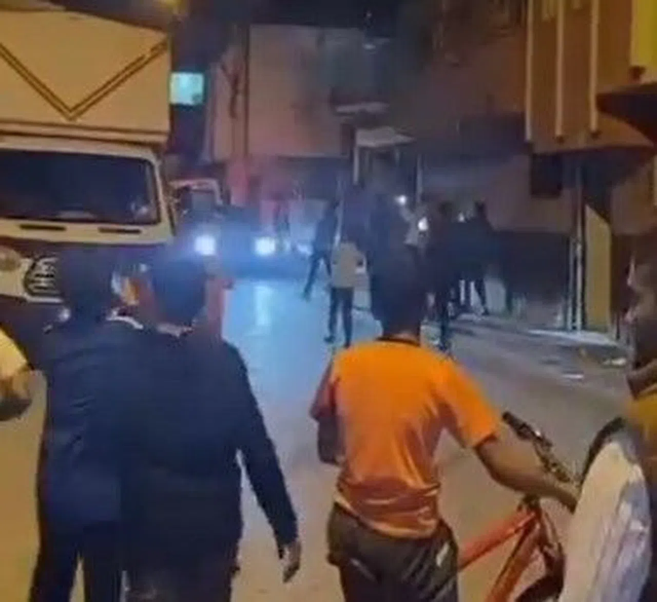 Cezaevinden Çıktı, Havaya Ateş Açılarak Karşılandı