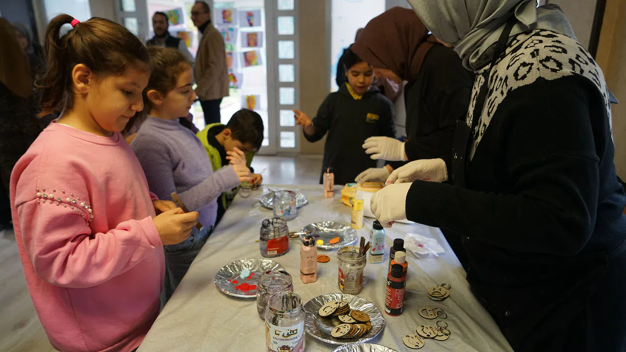 Kahraman Çocuklardan Savaş Mağduru Çocuklara Uzanan El