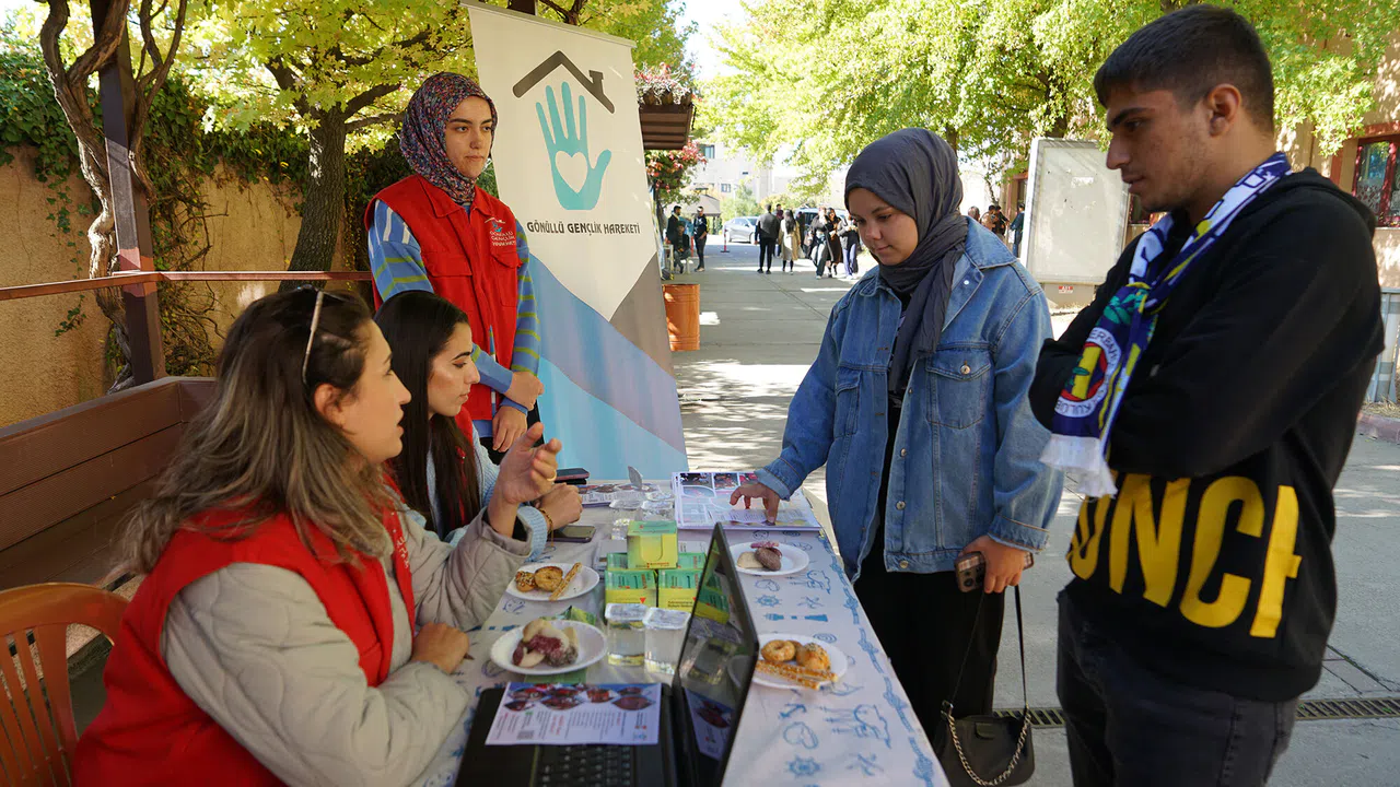 Gönüllü Gençler, Kahramanmaraş’ta Topluma Destek Oluyor
