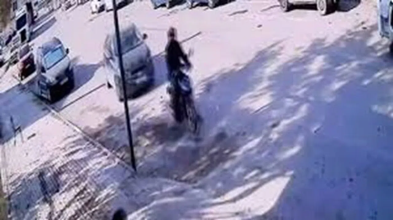 Yolda Kalan Araç Motosikletle Çekildi