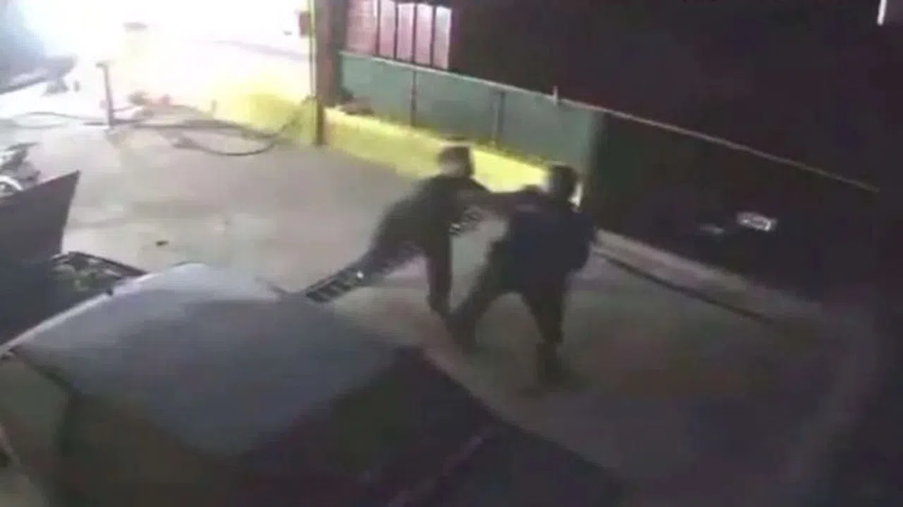 Kendilerini Uyaran Polislere Saldırdılar