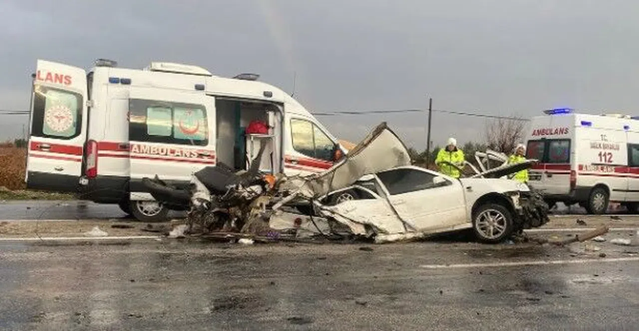 Düğün Yolundaki Facia Gibi Kazada Bir Aile Yok Oldu: 3 Ölü, 3 Yaralı