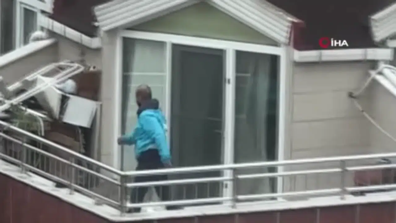 Canını Hiçe Sayan Hırsız Çatıdan Eve Girdi