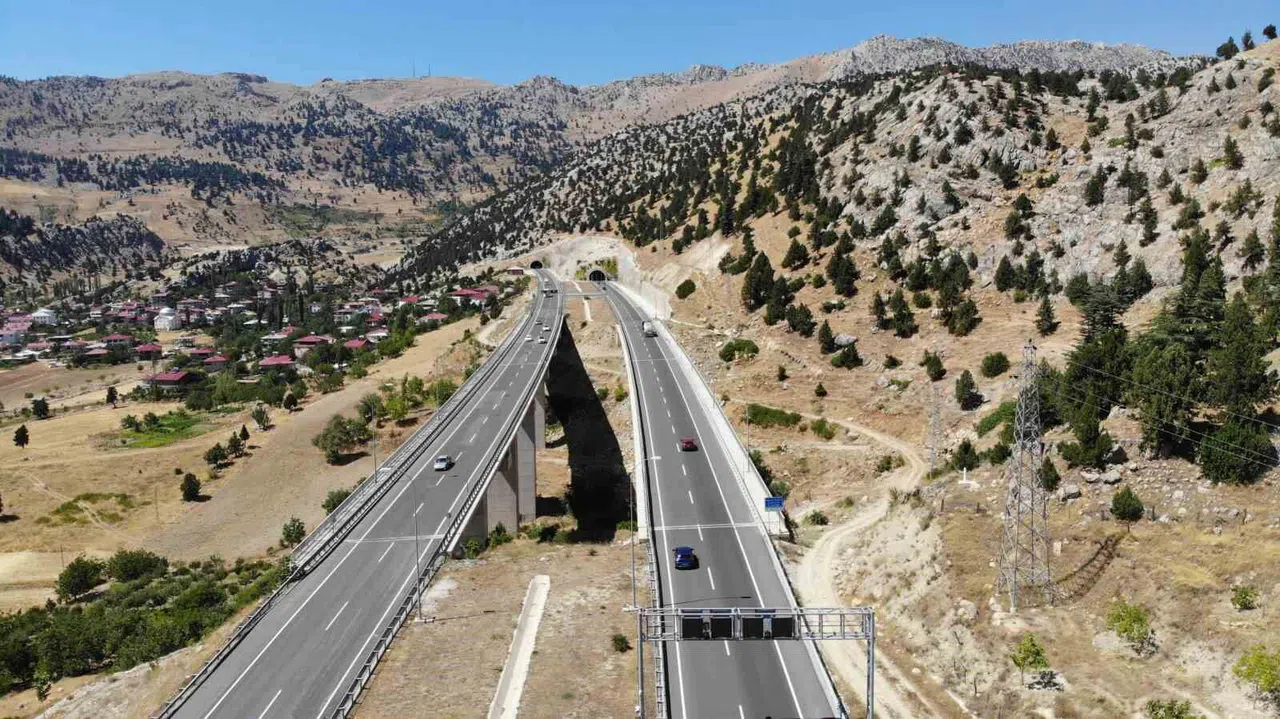 Kahramanmaraş - Göksun Aşık Mahzuni Şerif Tüneli Ulaşıma Açıldı