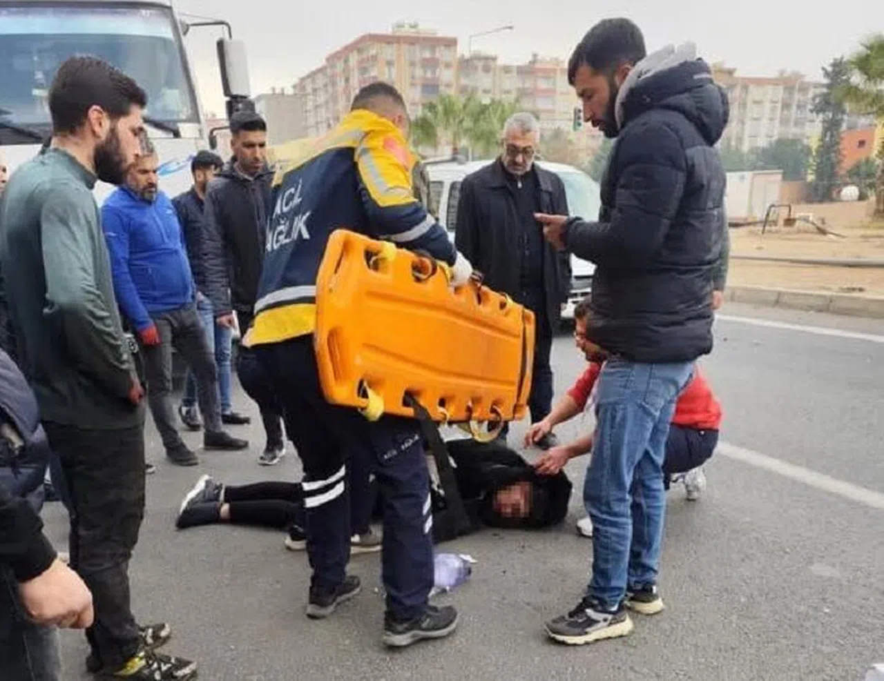 Cip Sürücüsü Önce Yayaya Çarptı, Sonra Refüje Çıktı