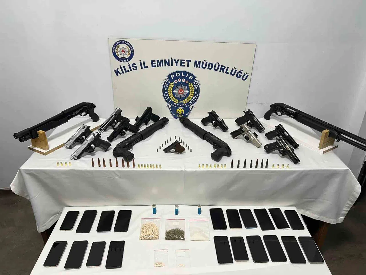 Kilis’te Aranan 79 Şahıs Yakalandı, Çok Sayıda Silah ve Uyuşturucu Ele Geçirildi
