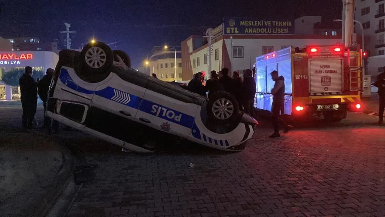 Otomobilin Çarptığı Polis Aracı Ters Döndü