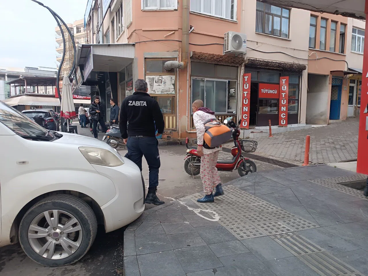 Dilencinin üzerinden çıkan 4 bin 340 TL’ye el konuldu