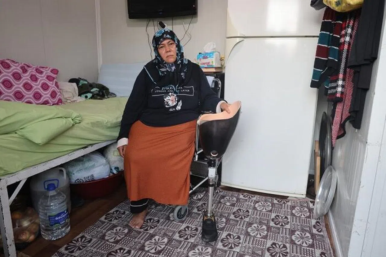 Depremde Eşini, Kızını ve Bacağını Kaybeden Kadın, Protez Bacağının Değişimi İçin Görüştüğü Firmadan Olumsuz Cevap Aldı