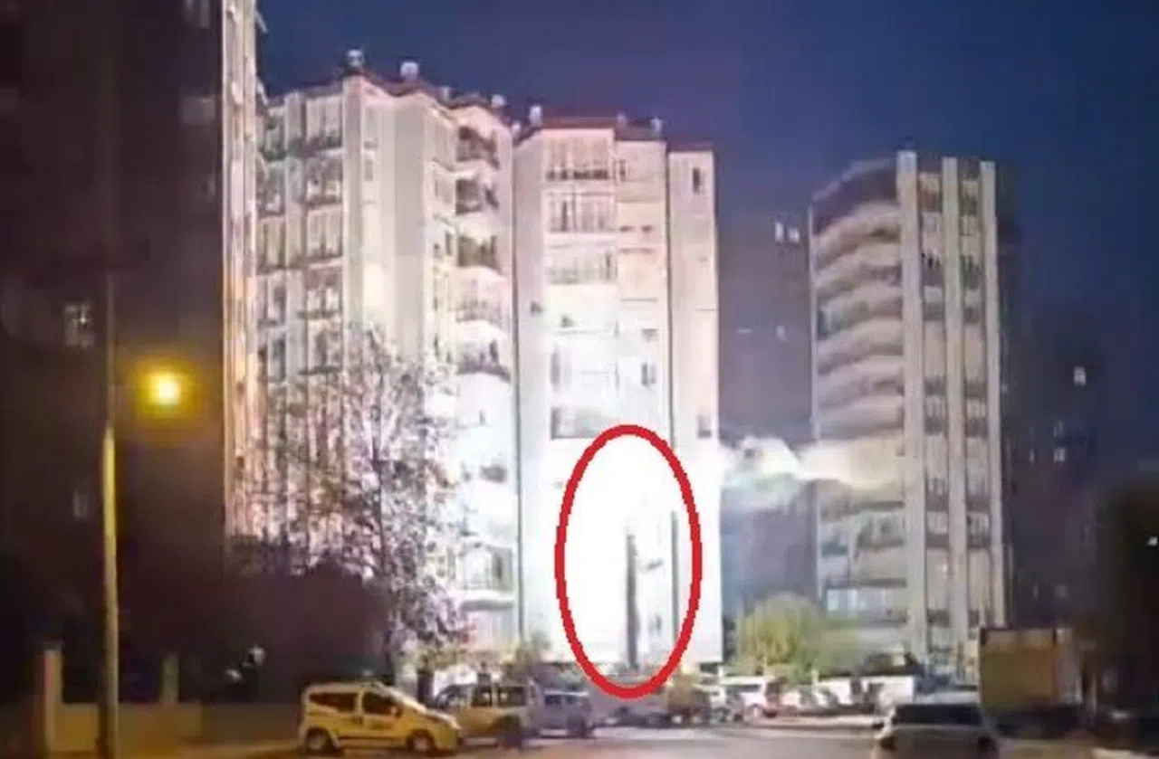 Elektrik Tellerinin Teması Bomba Gibi Patladı