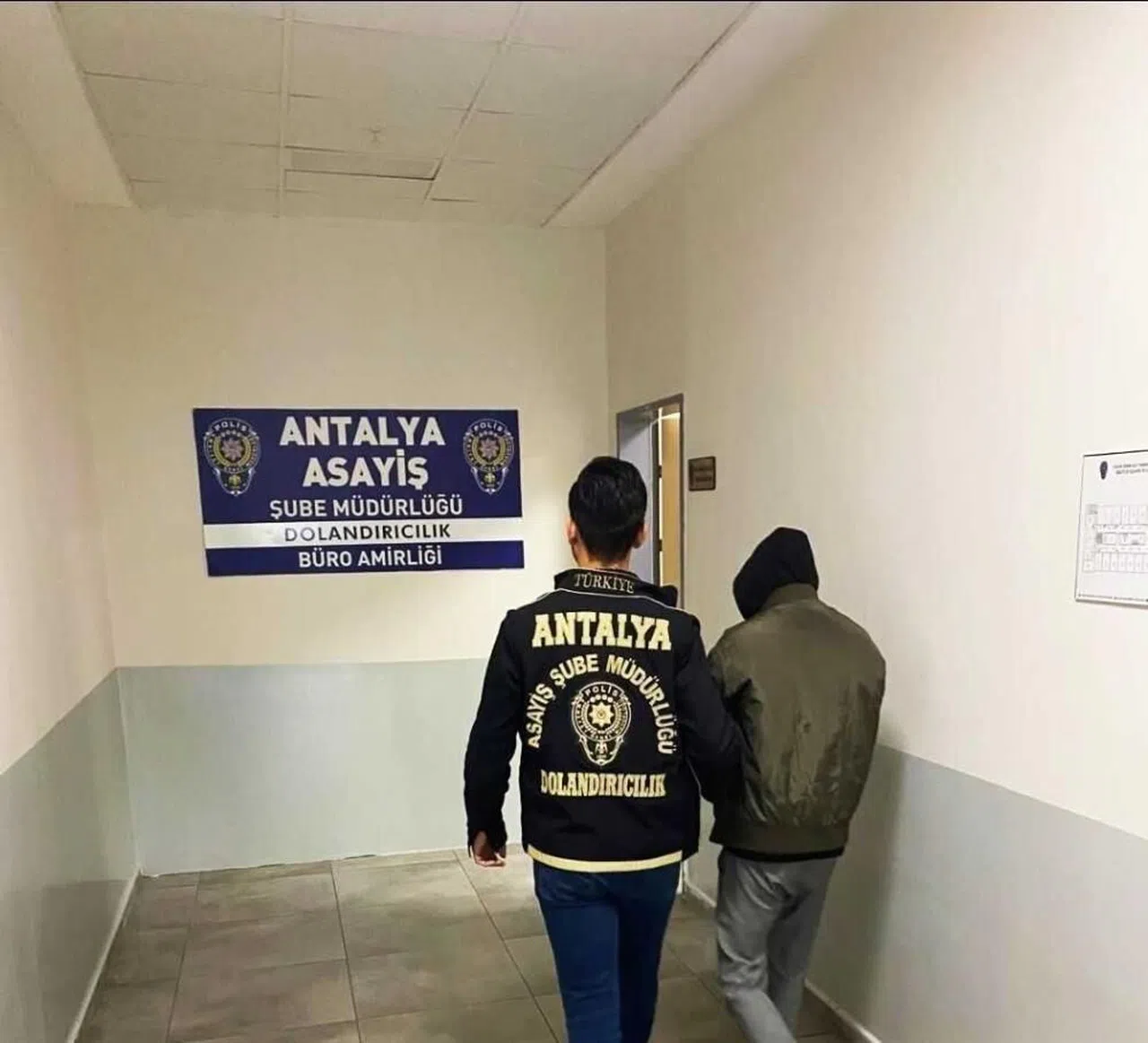 Kendisini Polis ve Savcı Olarak Tanıtarak Dolandırıcılık Yapan Şahıs Tutuklandı