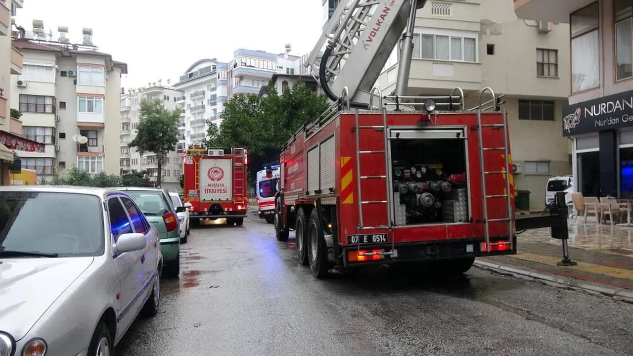 Klima şalterinden çıkan yangın korkuttu