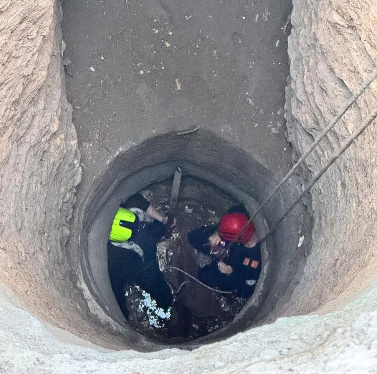 12 metre derinlikteki su kuyusuna düşen şahsı itfaiye kurtardı