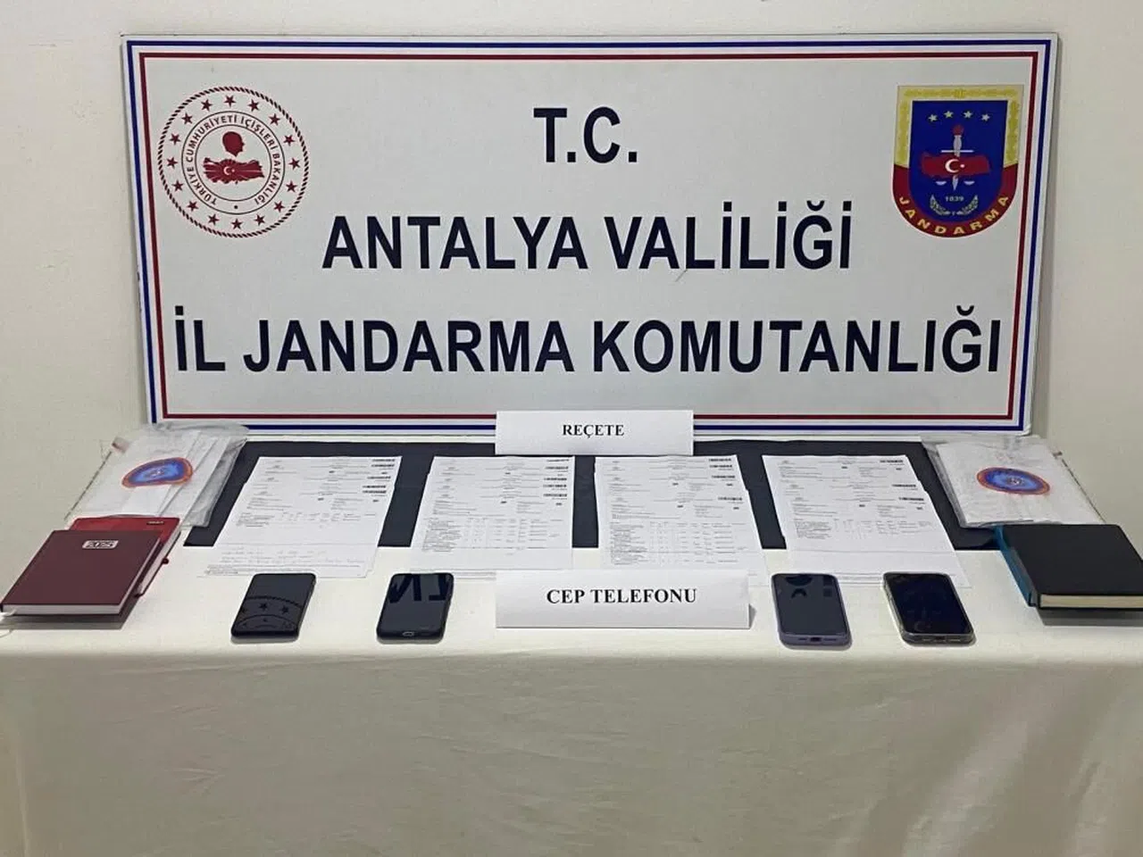 Doktor, eczacı ve otel çalışanının karıştığı nitelikli dolandırıcılık
