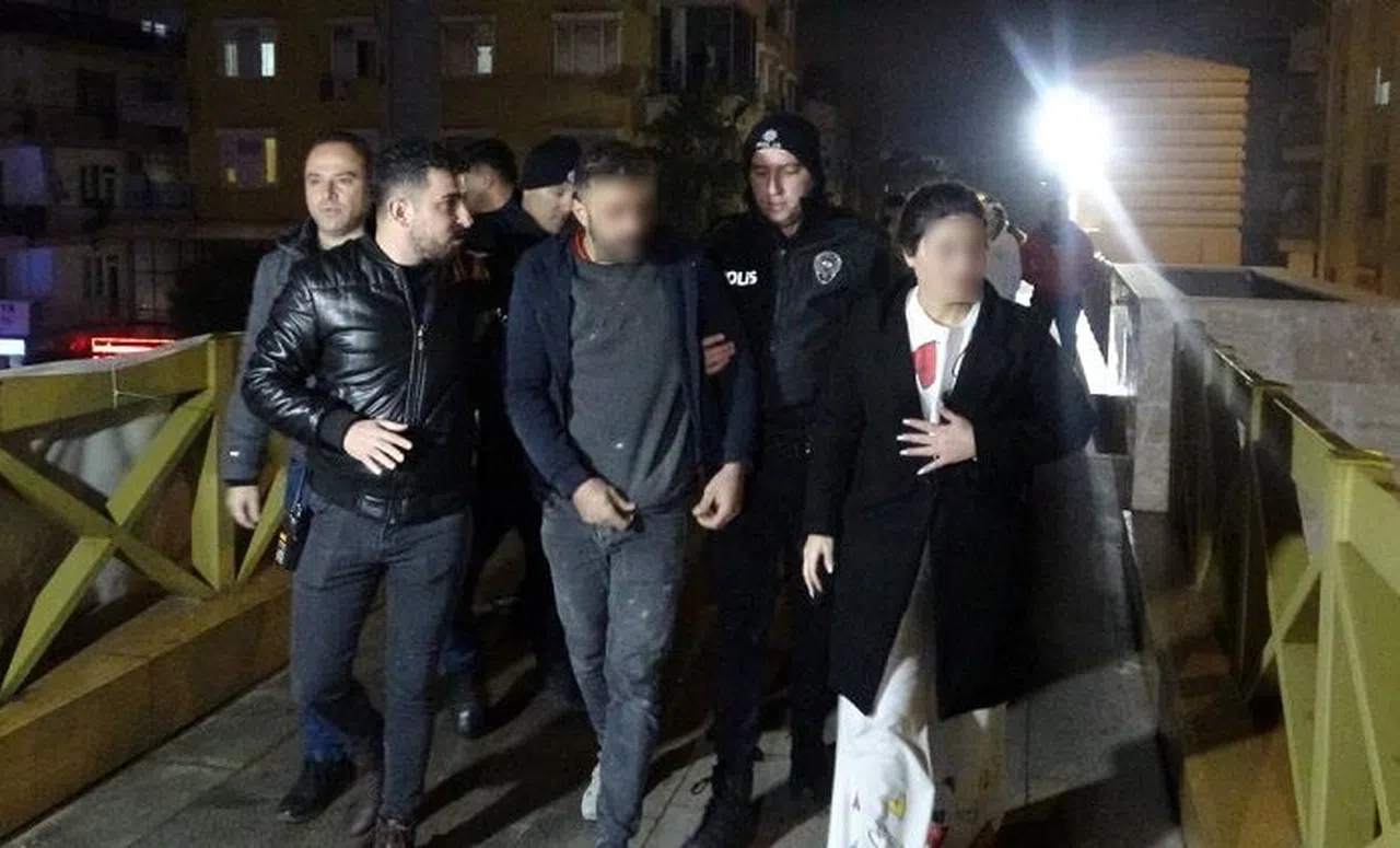Üst Geçide Çıkan Genç, Kız Arkadaşının Kendini Affetmesi İle Eyleminden Vazgeçti