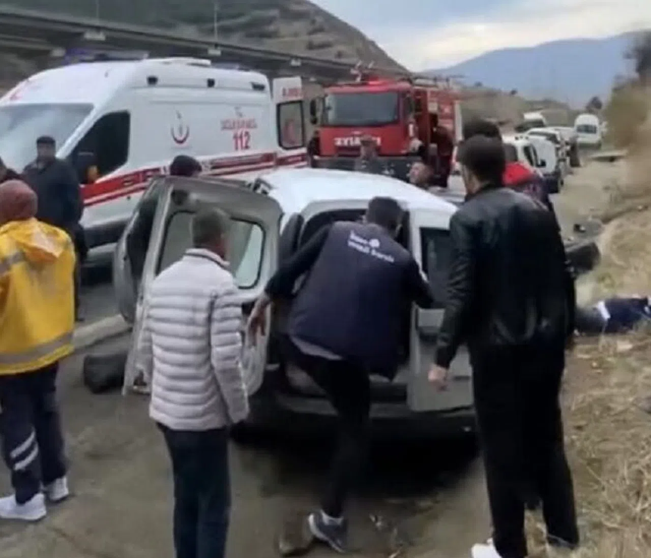 Trafik Kazası: : 1 Ölü, 3 Yaralı