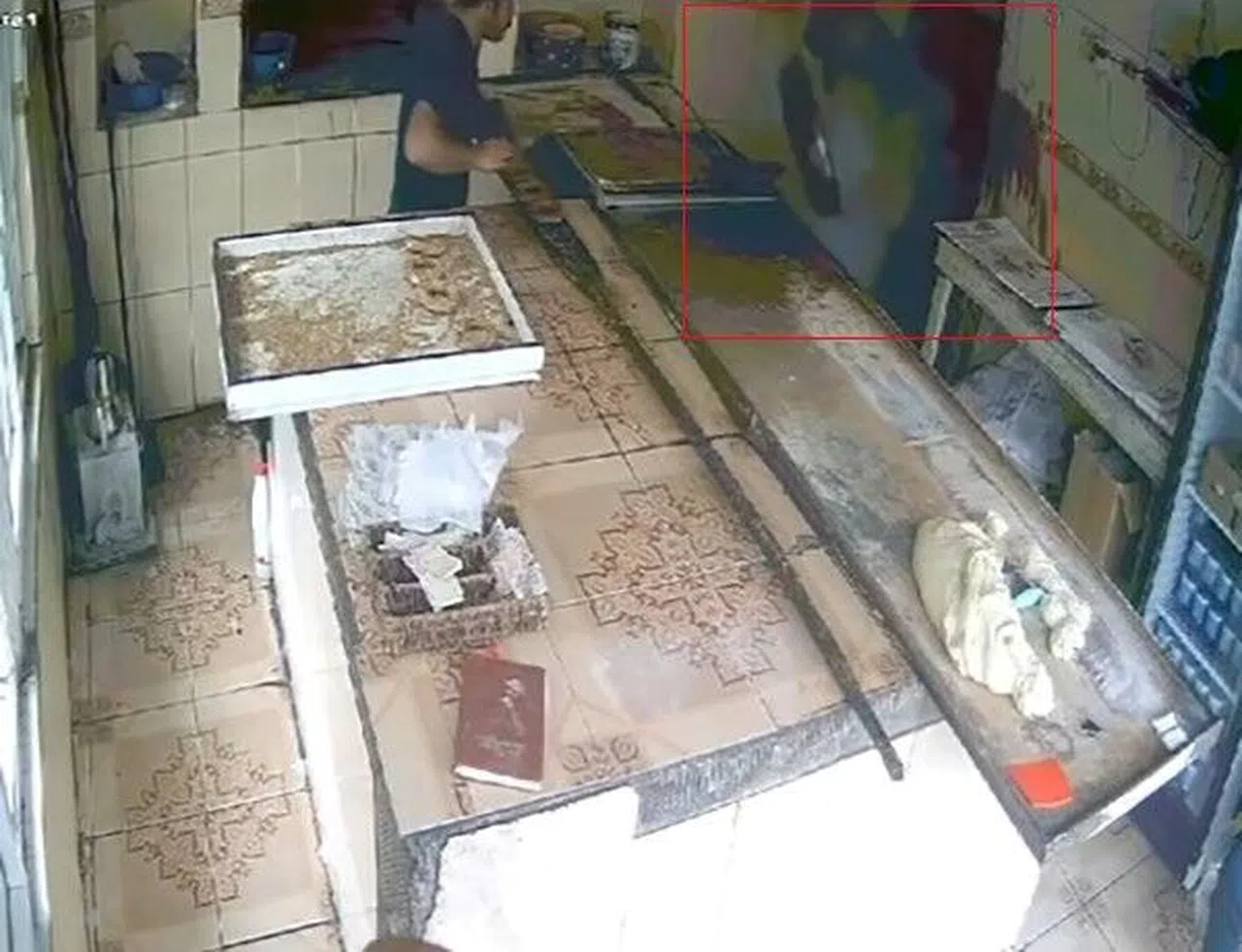 Kızgın Pekmezi Başından Aşağı Döktü