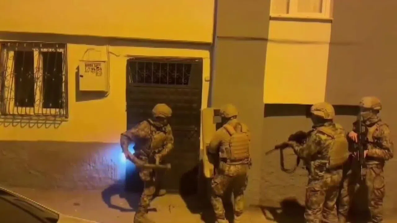 Silah ve Mühimmat Taciri Şebeke Çökertildi: 45 Şüpheliden 15'i Tutuklandı, 54 Ruhsatsız Silah 803 Mermi Ele Geçirildi