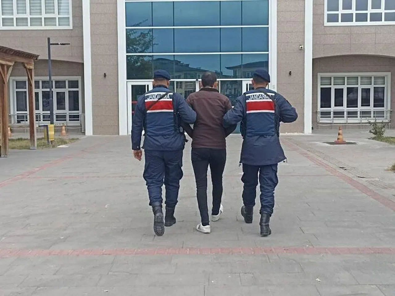 Jandarmanın Uyuşturucu ve Kaçakçılık Operasyonlarında 6 Şüpheli Tutuklandı