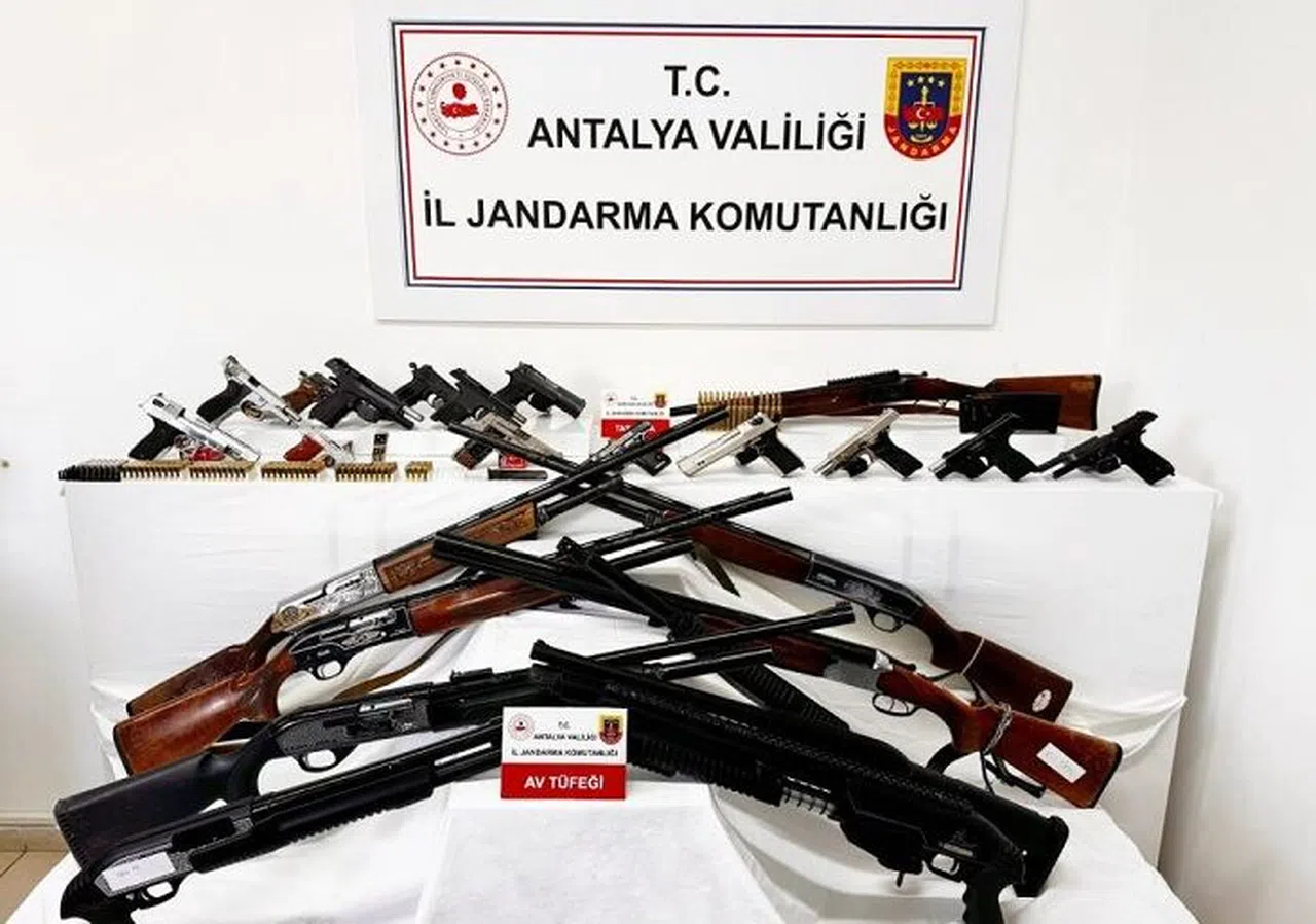 11 Adrese Eş Zamanlı Silah ve Uyuşturucu Operasyonu