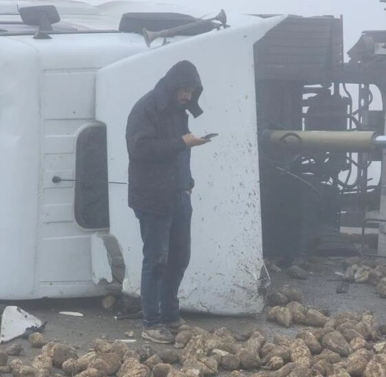 Afşin'de Pancar Yüklü Tır Devrildi