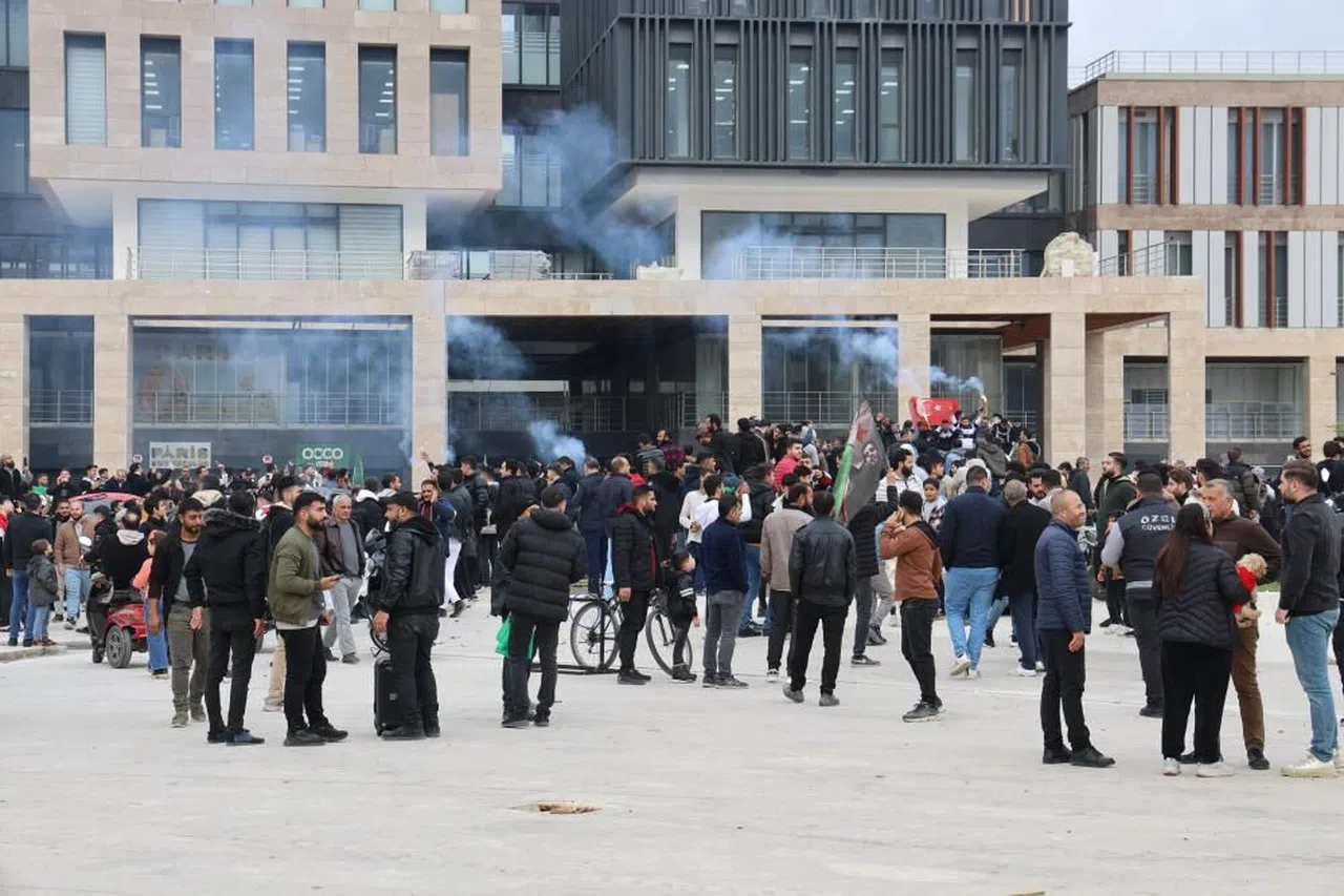 Esad Ülkeyi Terk Etti Adana'daki Suriyeliler Kutlama Yaptı