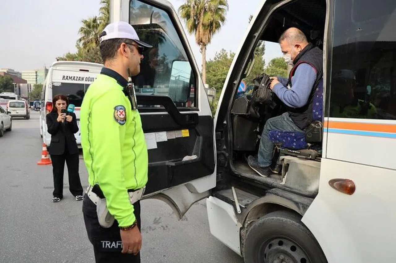 Gereksiz Korna Çaldığı İçin Ceza Kesilen Sürücü Çileden Çıktı: “Bu Trafikte Korna Gerekli Ki Çalıyoruz”