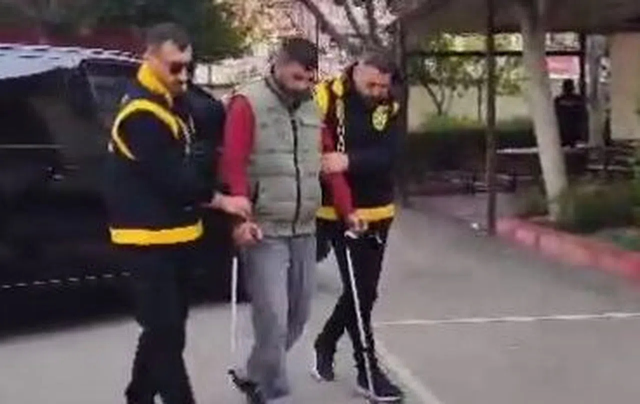 19 Yıl 6 Ay Hapis Cezasıyla Aranan Koltuk Değnekli Firari Yakalandı
