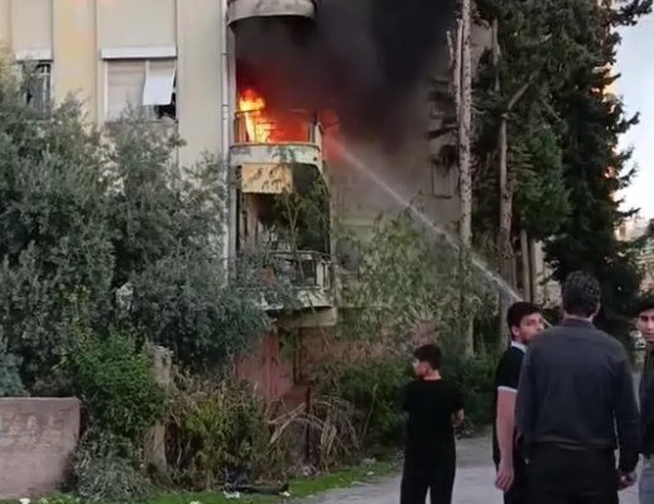 9 katlı binada korkutan yangın: 4 kişi dumandan etkilendi