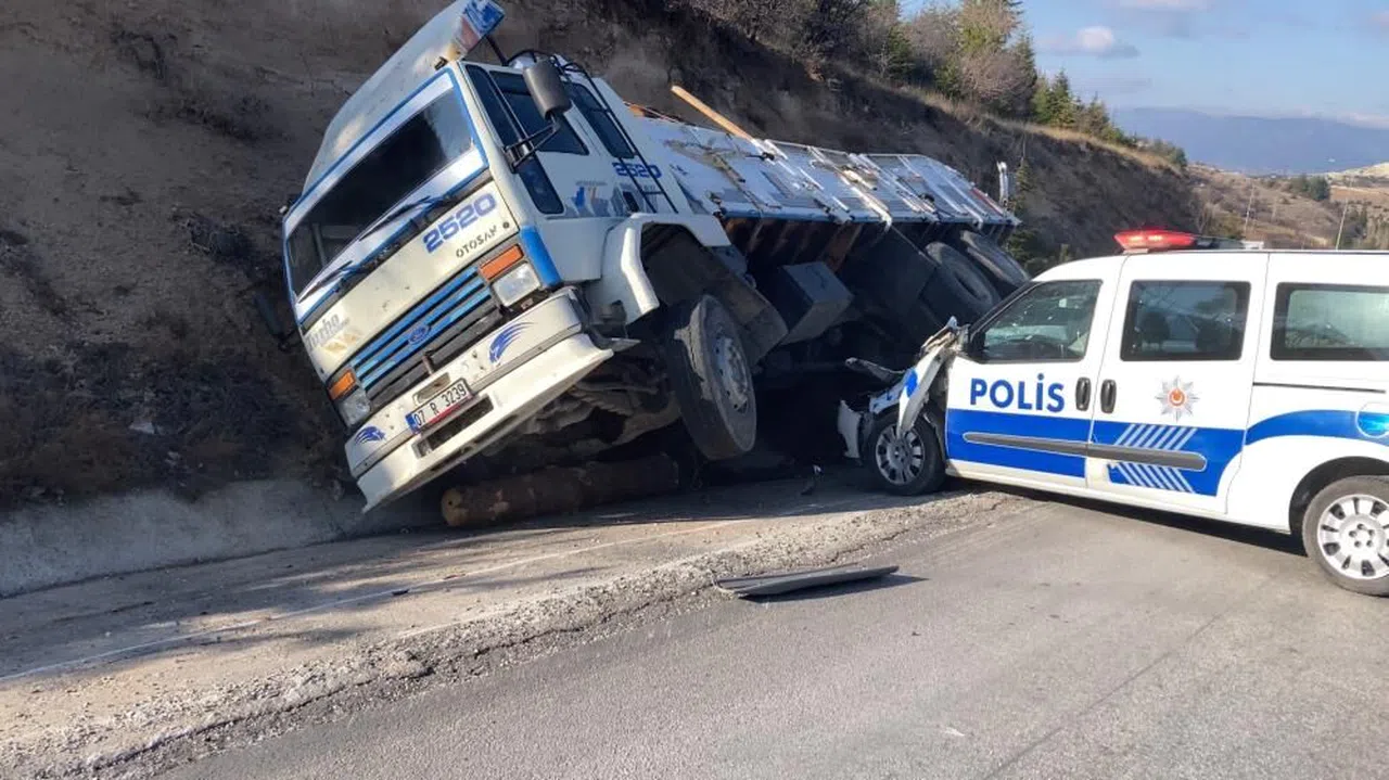 Kaza İçinde Kazada Faciadan Kıl Payı Dönüldü
