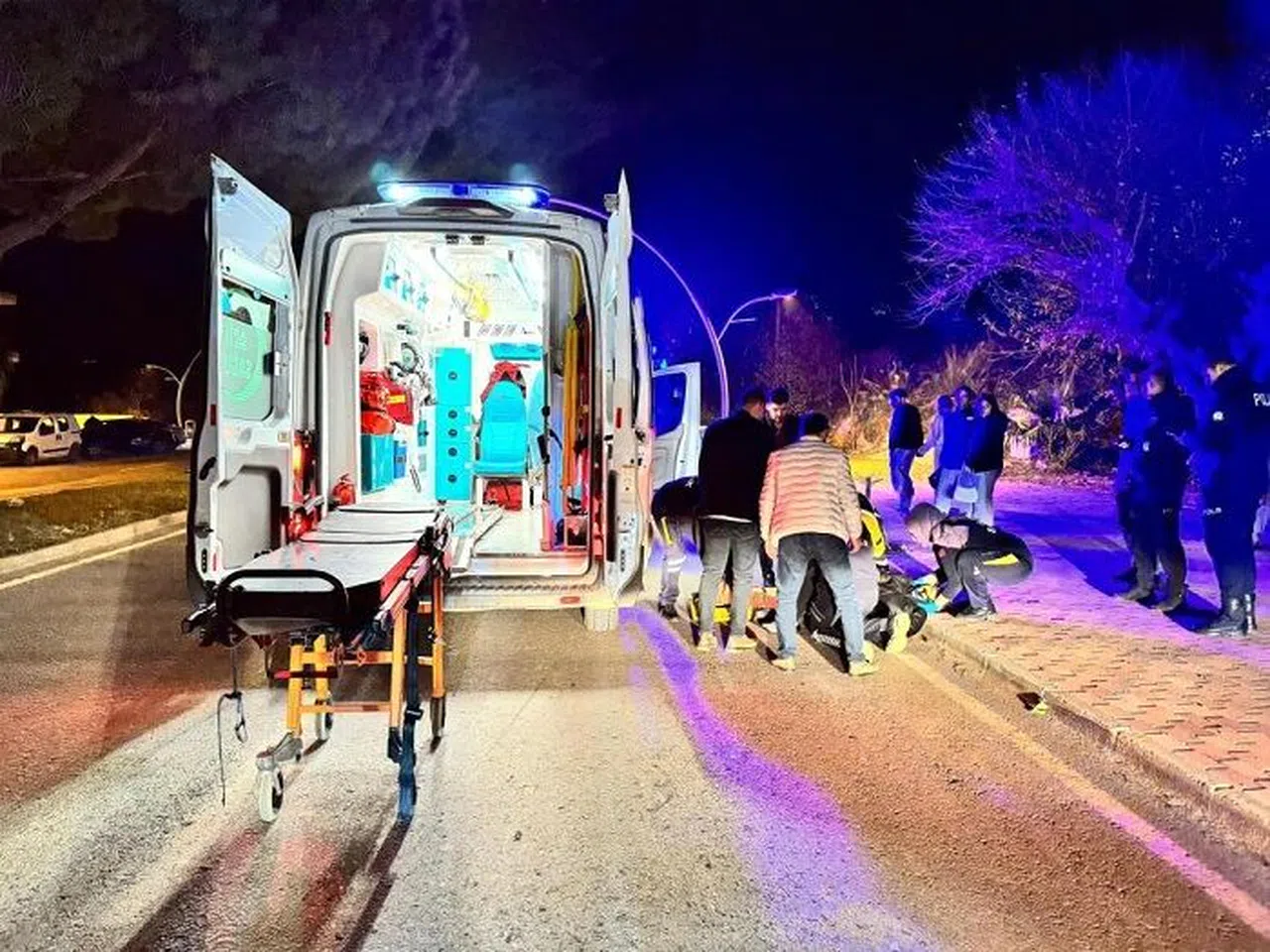 Kontrolden çıkan motosiklet devrildi: 2 yaralı