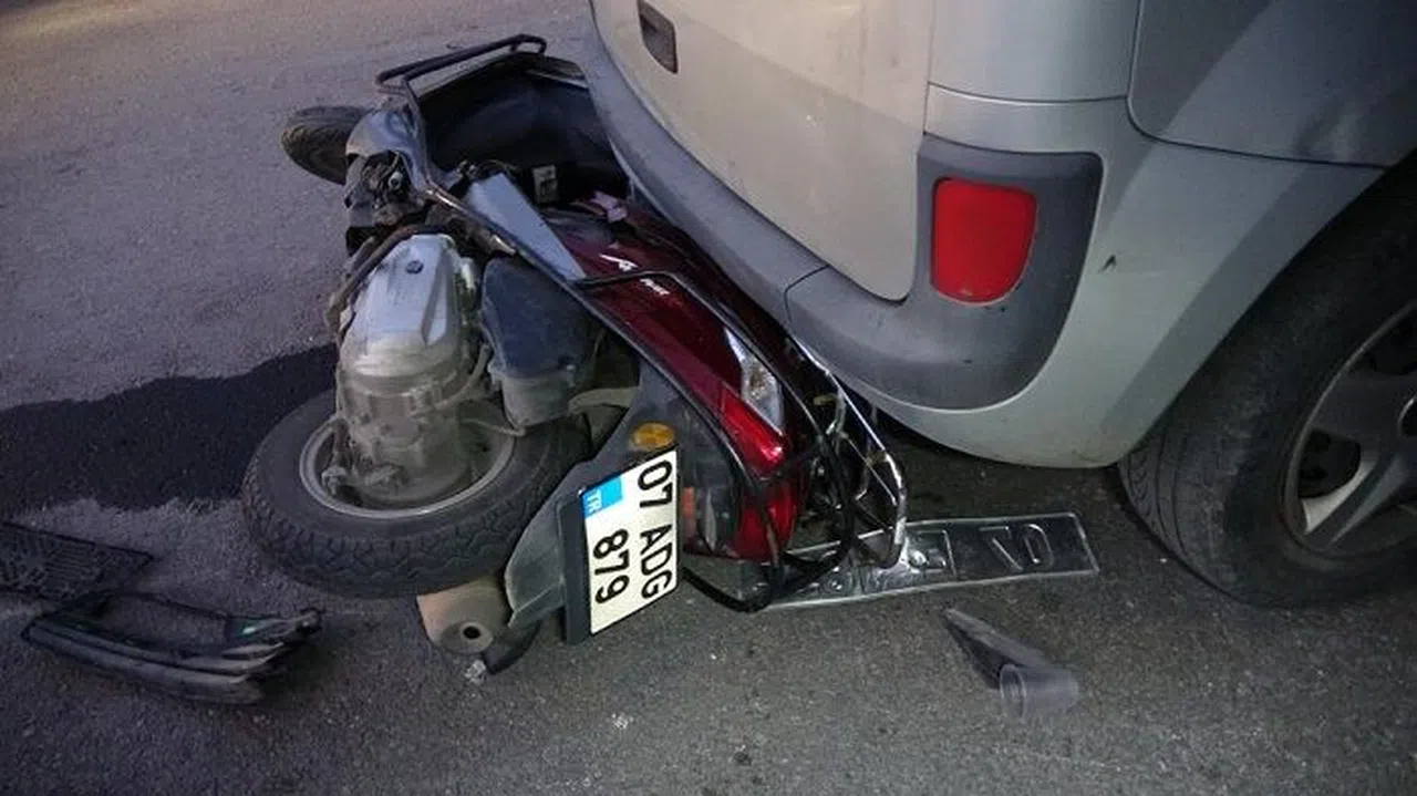 Otomobil İle Motosiklet Çarpıştı: 2 Kardeş Yaralandı