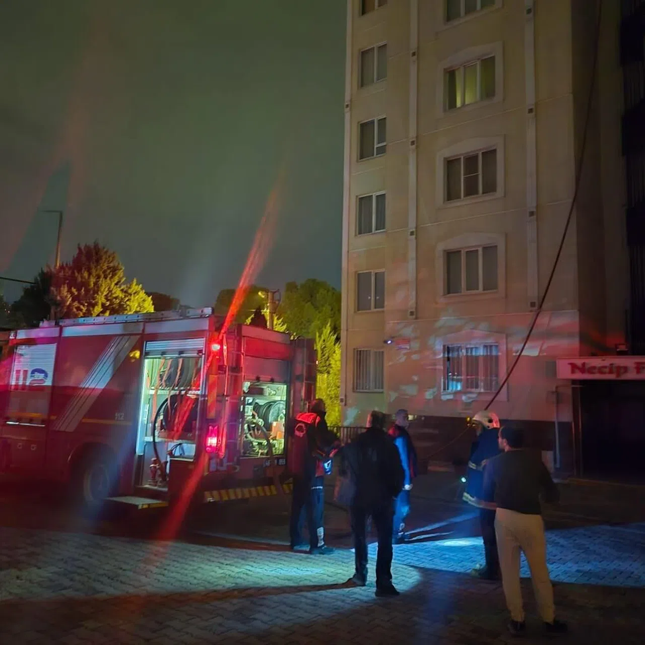 Kahramanmaraş'ta Apartman Çatısında Yangın