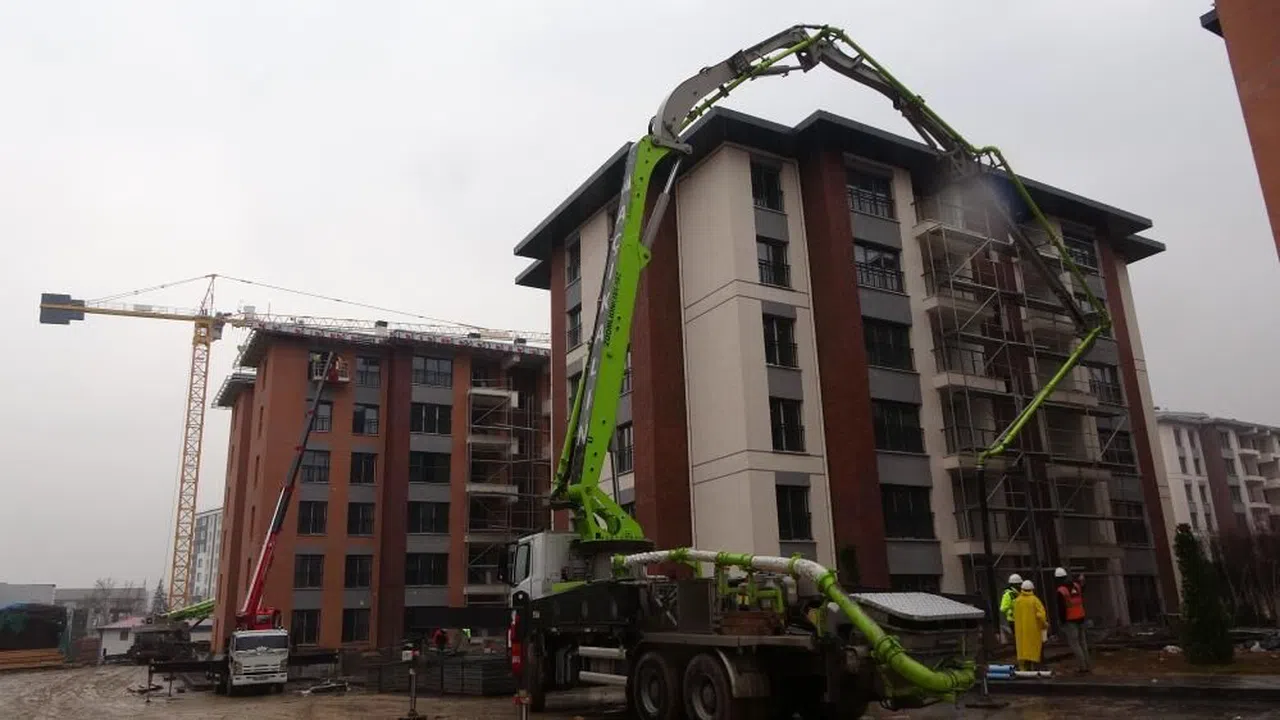 Ebrar Sitesi Zorlu Kış Şartlarına Rağmen Yerinde Dönüşüyor