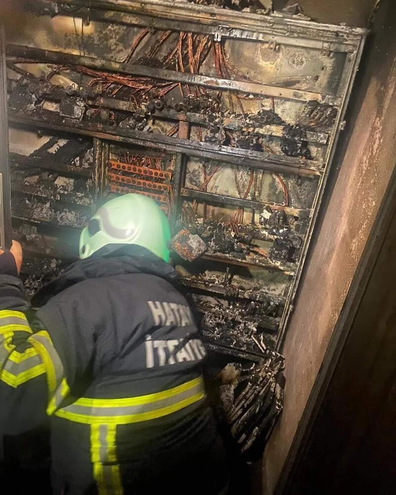Binanın Elektrik Panosu Küle Döndü